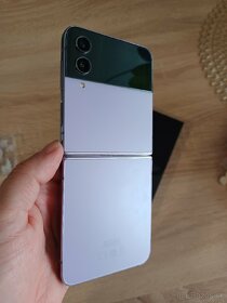 Samsung Galaxy Z Flip4 - 3