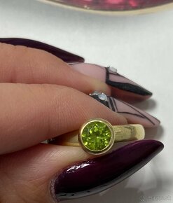 Zlatý dámsky prsteň s olivínom - 3