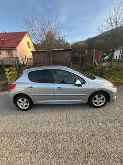 Peugeot 207 1.4 benzín - 3