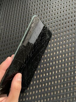 iPhone xr , Samsung - 3