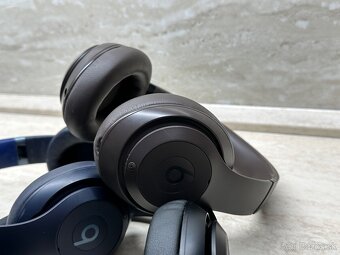 Beats Studio Pro Wireless (black, brown, blue) - 3