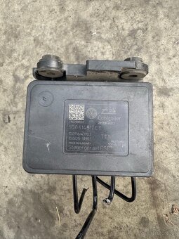 Jednotka ABS Passat B8 - 3