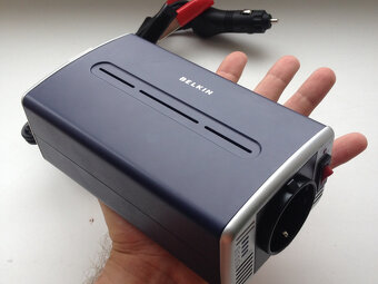 BELKIN menič napätia 12V/230V - 300W - 3