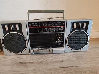 Toshiba a JVC - 3