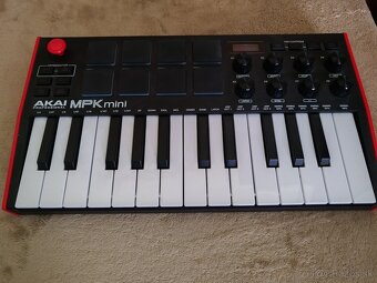 Akai MPK mini - 3