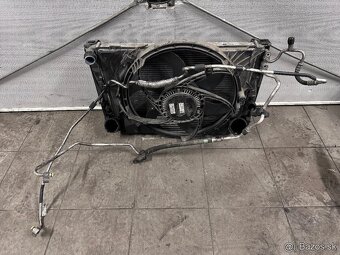 Bmw E90 přední část světla chladiče - 3