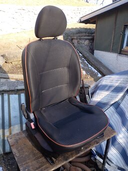 Predam vodicovu sedacku Peguot Partner - 3