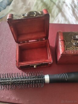 Šperkovnice 2 ks a hřeben. - 3