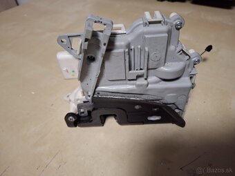 Zamok seat - 3
