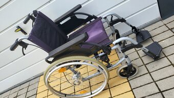 invalidny vozík 45cm pridavne brzdy pre asistenta odľahčeny - 3