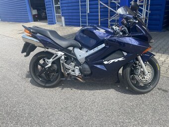 Honda VFR800 - 3