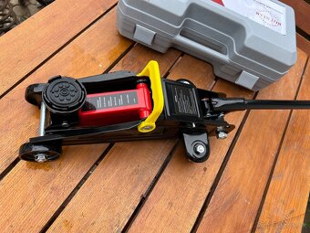 Hydraulický zdvihak na auto 2T - 3