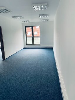 Reprezentatívne kancelárie v centre s parkovaním a terasou,  - 3