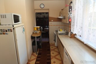 Rodinný dom s garážou a veľkým pozemkom na predaj - 3