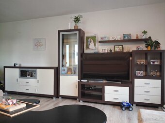 Sedacia suprava s konferencnym stolikom - 3