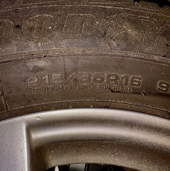 Pneumatiky Goodyear - 215/65R16 na ALU diskoch - 3