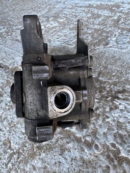 Servočerpadlo BMW 5 E39 - 3