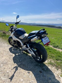 SUZUKI GSR 600 - 3