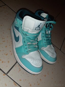 Jordan 1 Mid Chenille Bleached Turquoise - 3