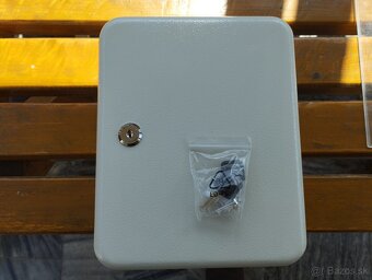 Skrinka na kľuče kovová - 3