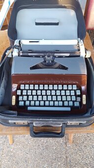Predam pisaci stroj znacky CONSUL a REMAGG Original - 3