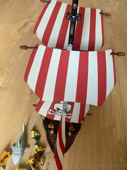 LEGO Pirates 6243 Brickbeard's Bounty - 3