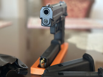 HK USP 9 - 3