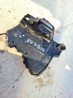 Zámky dverí Toyota Auris 08 - 3