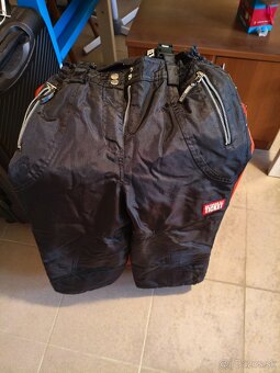 Lyžiarské nohavice a bundy - 3