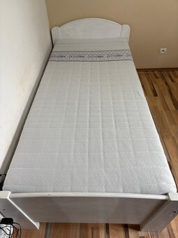 Posteľ s matracou a roštom - 3