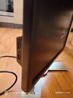 Otacaci, naklapaci, s nastavitelnou vyskou LCD monitor DELL - 3