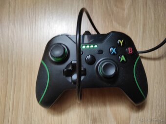 Predám Xbox One, hry, volant, externý disk - 3