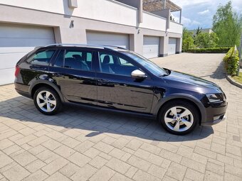 Octavia Combi 2,0 TDI Scout 135kW 4x4 Full LED Top stav - 3