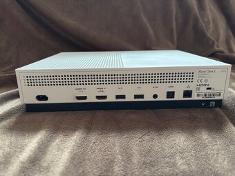 X box one S - 3