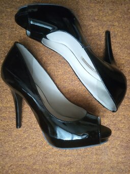 Luxusné lodičky s platformou, lakovaná koža, čierne, veľ. 38 - 3