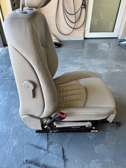 Mercedes W211 E-class Interier - 3