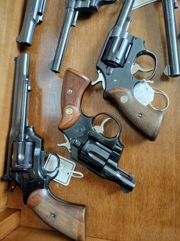 Revolver - 3