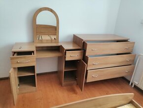 Manželská posteľ, kozmetický stolík, komoda - 3
