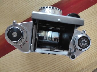 Starý fotoaparát EXA Ia - 3