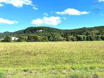 Slnečný rovinatý pozemok - 1214 m2 - Hliník nad Hronom - 3