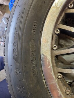 Predám zimné pneumatiky s elektrónmi 215/65/R16 - 3