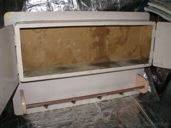 starožitná skřínka,police - 3