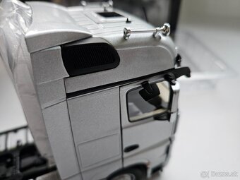 Model Mercedes-Benz Actros 1:32 - 3
