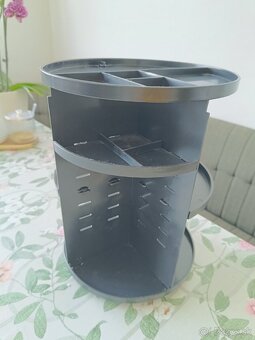 Otočný organizér na kozmetiku - 3