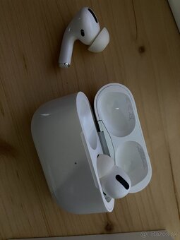AirPods Pro s MagSafe a Lighting konektorom - 3
