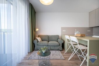 Na prenájom moderný 2 izbový byt v novostavbe s parkovacím m - 3