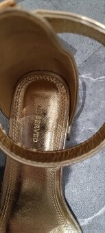 Zlaté sandálky - 3