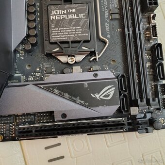 ASUS ROG STRIX Z390-I GAMING - ITX - 3
