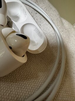 Apple AirPods Pro 1 s MagSafe s bezdrôt. nabíjacím puzdrom - 3