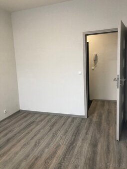 Dlhodobý prenájom 2-izbového bytu s parkovaním - 3